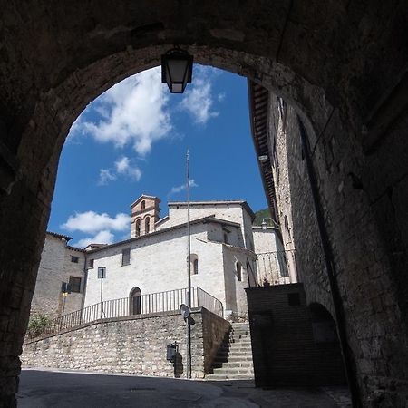 Villa L'Ira Di Dante à Gubbio Extérieur photo