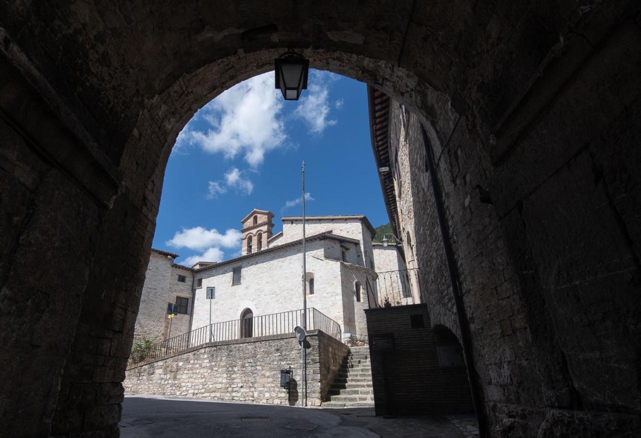 Villa L'Ira Di Dante à Gubbio Extérieur photo